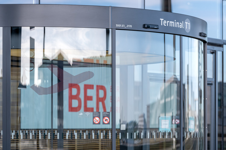 Berlins nye lufthavn åbnede i en svær tid